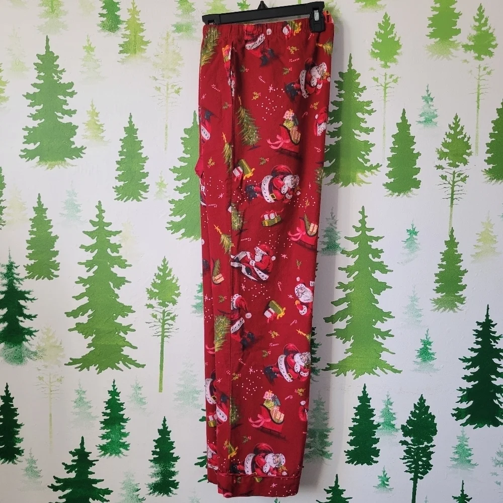 Wonders Holiday Sleepwear Set.